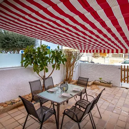 Pet Friendly In With Kitchenette Holiday home *